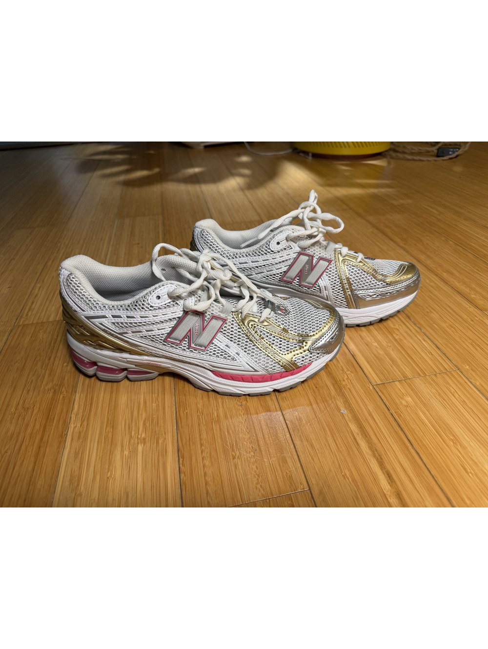 NWOT New Balance 1906 R Men’s 8 / Women’s 9.5 – Silver Gold Pink U1906RCH
